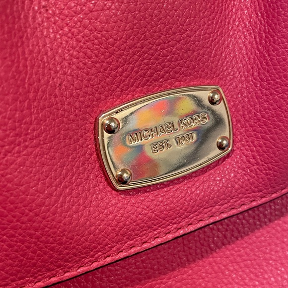 Michael Kors Coral Gold Chain Shoulder Bag - Picture 2 of 11